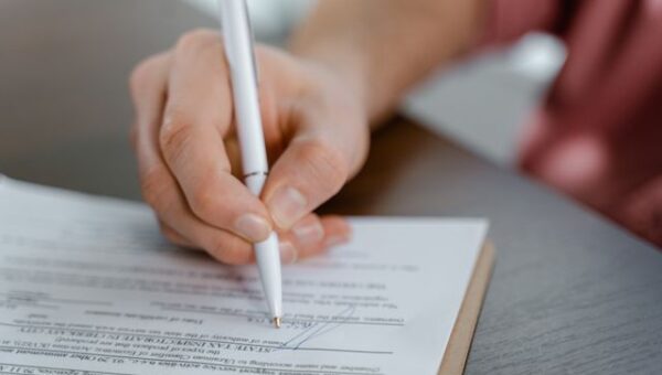 Cómo proteger tu empresa con un contrato bien hecho