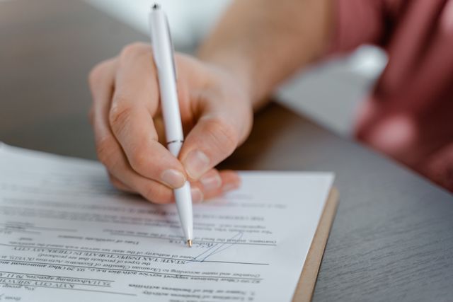 Cómo proteger tu empresa con un contrato bien hecho
